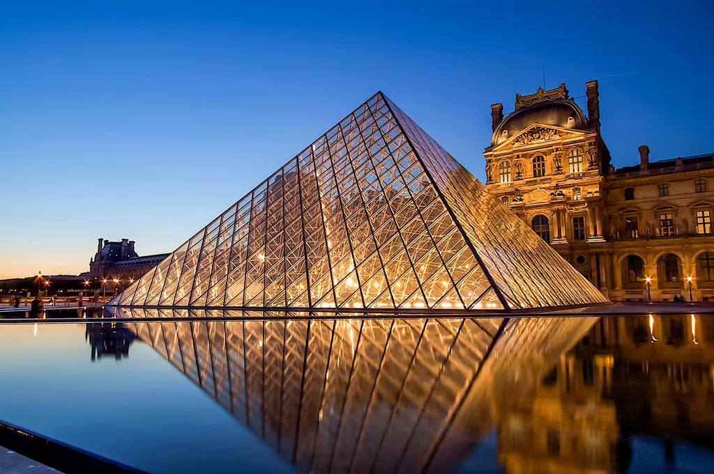 Paris: Louvre Reserved Access and Boat Cruise
