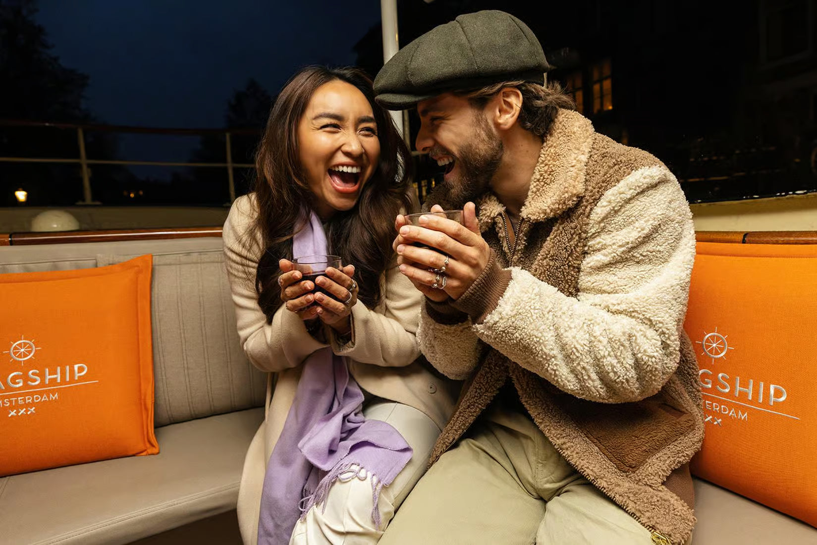 Amsterdam: Heated Canal Cruise with Unlimited Drinks & Bite