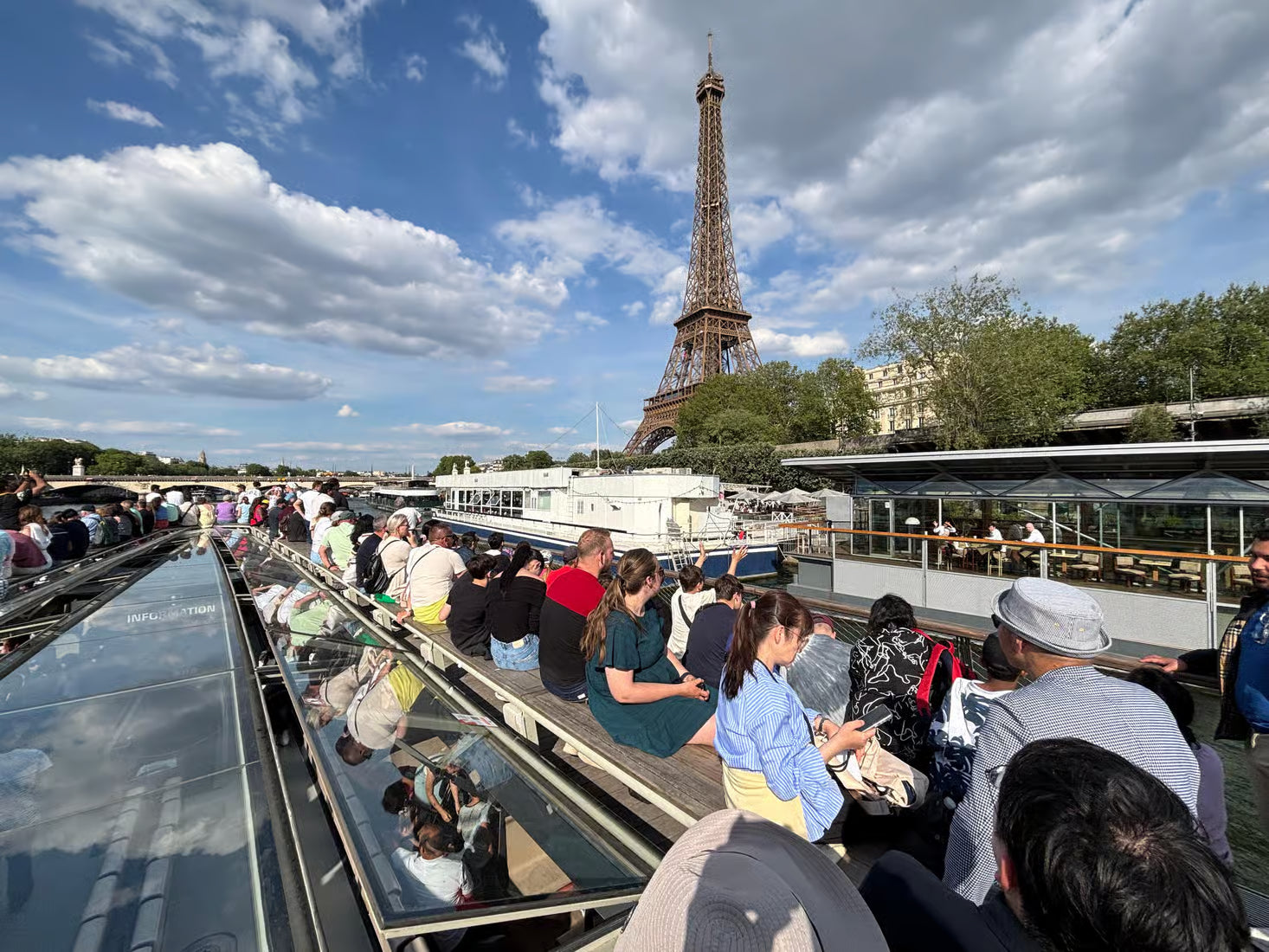 Paris: 1-Hour Seine Cruise departing from the Eiffel Tower